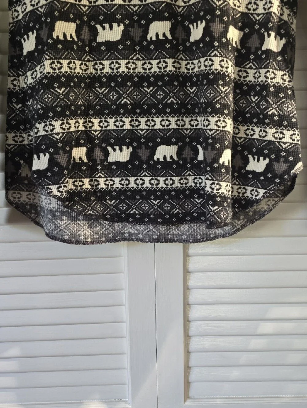 Old Navy Black and White Polar Bear Fair Isle Crewneck Sweater